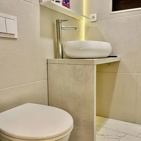 Saraj-bosna Free Public Parking Daire *