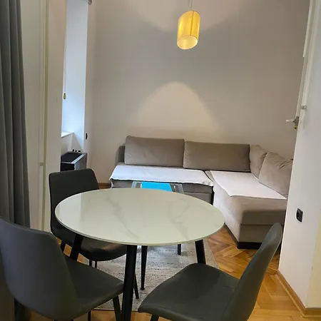 Saraj-bosna Free Public Parking דירה