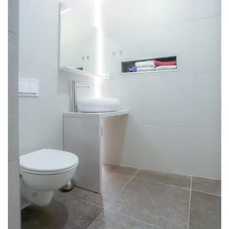 Saraj-bosna Free Public Parking Daire *